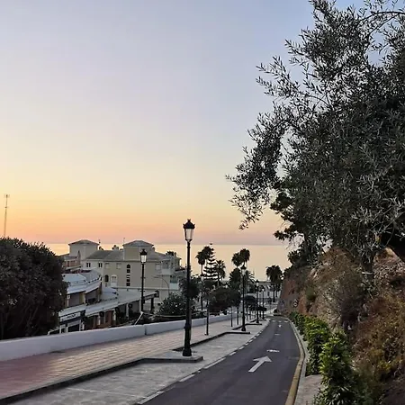Διαμέρισμα Beautiful 2 Bedroom With Sea Views, Close To Burriana Beach, Nerja