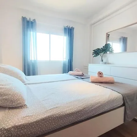 Beautiful 2 Bedroom With Sea Views, Close To Burriana Beach, Διαμέρισμα Nerja