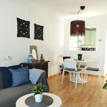 Beautiful 2 Bedroom With Sea Views, Close To Burriana Beach, شقة نيرخا